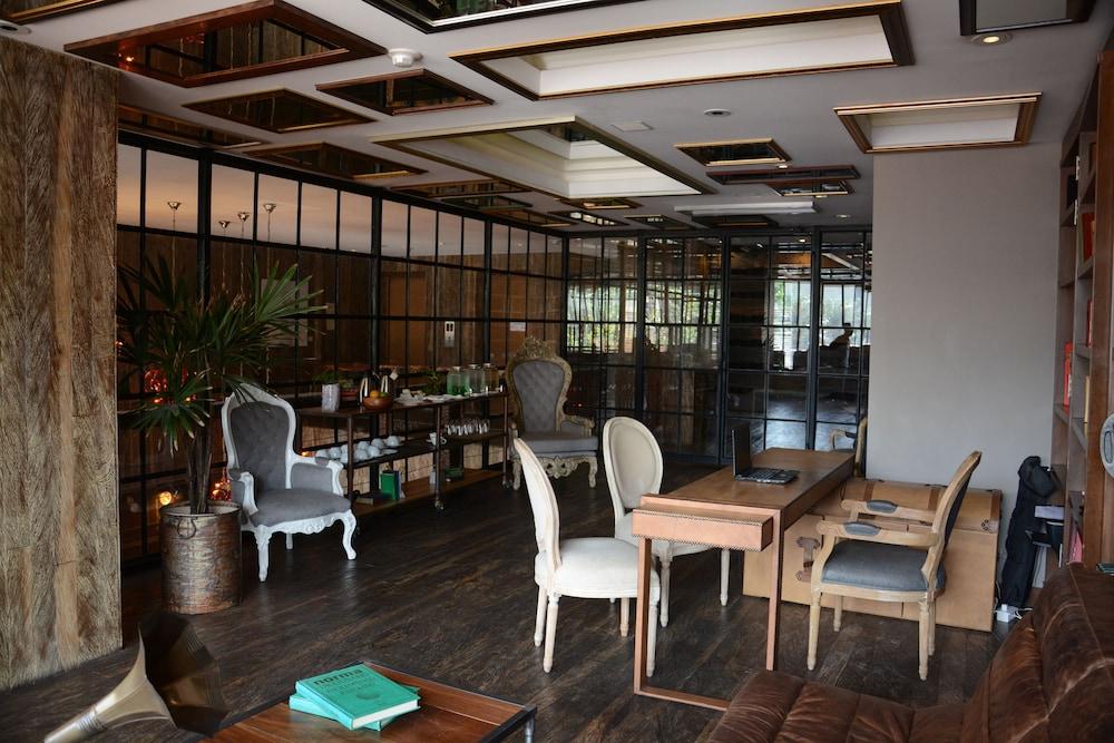 The Charlee Hotel Меделин Екстериор снимка