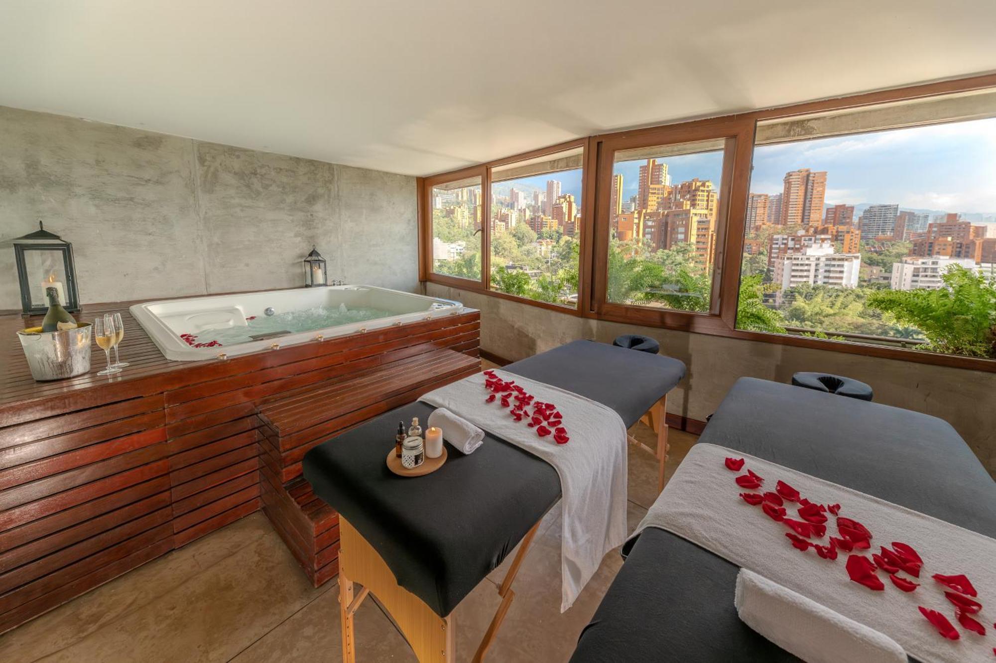The Charlee Hotel Меделин Екстериор снимка